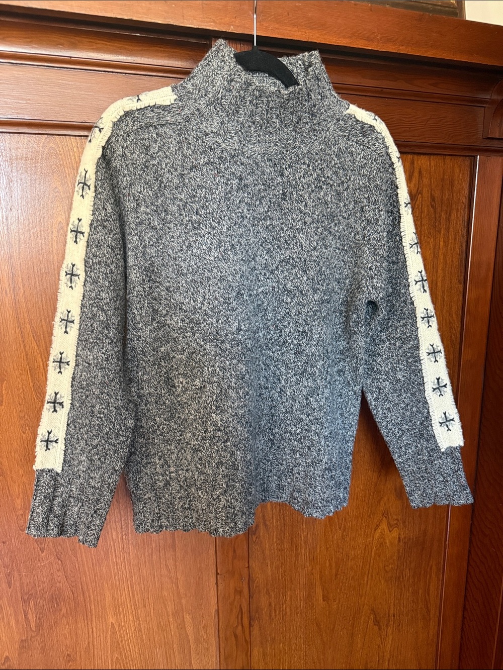Vintage Gray Crewneck Sweater with Contrast Cream Striped Sleeves Snowflake